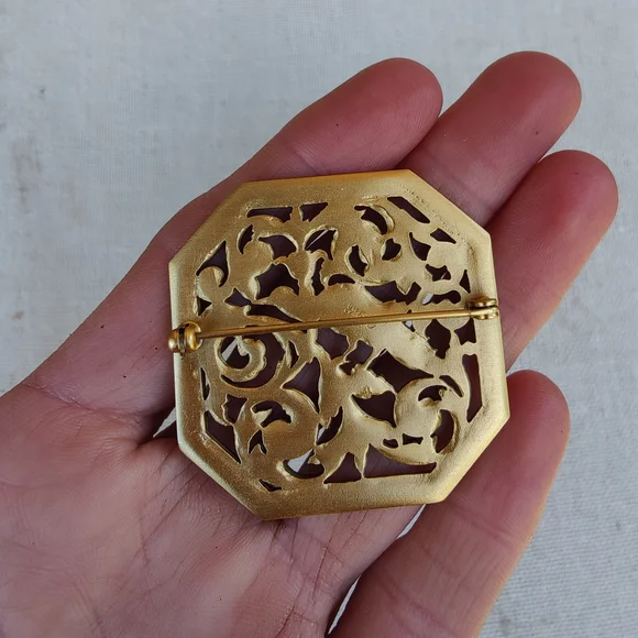 Rare Vintage Williamsburg Hidden Dog Face  Brooch - Picture 2 of 6